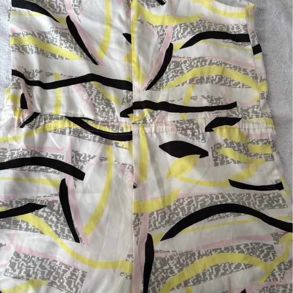 Abstract Patterned Drawstring romper - Picture 5 of 5
